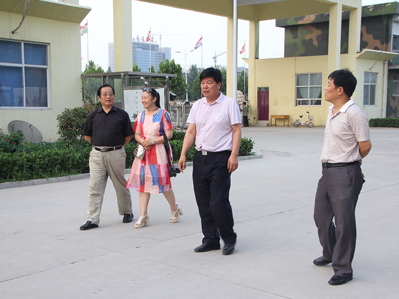 邯鄲市民盟主委領(lǐng)導(dǎo)到我校指導(dǎo)工作